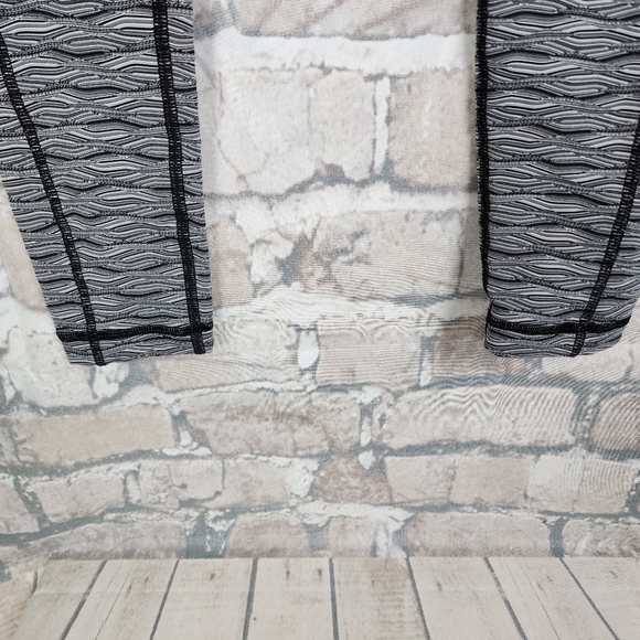 Lululemon Speed Tight II  Textured Wave Black Silver Spoon Size 6 Luxtreme - Picture 8 of 14